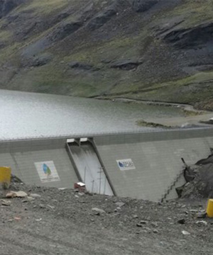 Minería contamina dos represas
